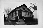 819 E LINCOLN AVE, a Front Gabled house, built in Milwaukee, Wisconsin in .