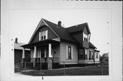 555 E LINUS ST, a Front Gabled house, built in Milwaukee, Wisconsin in .