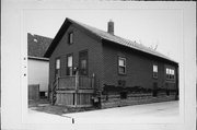 601 E LINUS ST, a Front Gabled house, built in Milwaukee, Wisconsin in 1898.