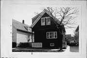 609 E LINUS ST, a Front Gabled house, built in Milwaukee, Wisconsin in 1896.