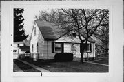612 E LINUS ST, a Minimal Traditional house, built in Milwaukee, Wisconsin in 1952.
