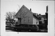 615 E LINUS ST, a Front Gabled house, built in Milwaukee, Wisconsin in .