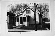 706 E LINUS ST, a Front Gabled house, built in Milwaukee, Wisconsin in 1920.