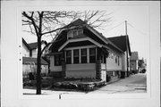 723 E LINUS ST, a Bungalow house, built in Milwaukee, Wisconsin in 1926.