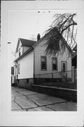 817 E LINUS ST, a Front Gabled house, built in Milwaukee, Wisconsin in .