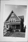2725 S LOGAN AVE, a Queen Anne house, built in Milwaukee, Wisconsin in .