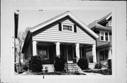 2960 S MABBETT AVE, a Front Gabled house, built in Milwaukee, Wisconsin in 1913.