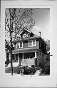 2964 S MABBETT AVE, a American Foursquare house, built in Milwaukee, Wisconsin in 1916.