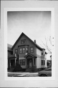 1017-19 W MADISON ST, a Front Gabled duplex, built in Milwaukee, Wisconsin in .