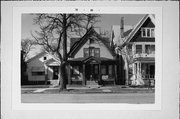 1028 W MADISON ST, a Cross Gabled house, built in Milwaukee, Wisconsin in .