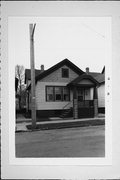 1131 W MADISON ST, a Cross Gabled house, built in Milwaukee, Wisconsin in .