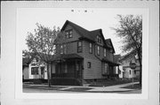 1137 W MADISON ST, a Front Gabled house, built in Milwaukee, Wisconsin in .