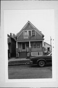 1211 W MADISON ST, a Front Gabled house, built in Milwaukee, Wisconsin in .