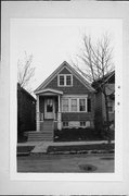 1221 W MADISON ST, a Front Gabled house, built in Milwaukee, Wisconsin in .