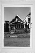 1222 W MADISON ST, a Front Gabled house, built in Milwaukee, Wisconsin in .