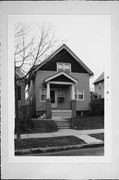 1225 W MADISON ST, a Front Gabled house, built in Milwaukee, Wisconsin in .