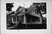 1103 E MANITOBA ST, a Bungalow house, built in Milwaukee, Wisconsin in 1920.