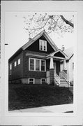 1313 E MANITOBA ST, a Front Gabled house, built in Milwaukee, Wisconsin in 1930.