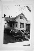 1323 E MANITOBA ST, a Gabled Ell house, built in Milwaukee, Wisconsin in 1892.
