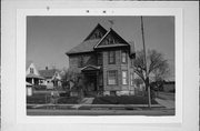 1102 W MINERAL ST, a Queen Anne house, built in Milwaukee, Wisconsin in 1892.