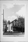 1403 W MINERAL ST, a Queen Anne house, built in Milwaukee, Wisconsin in .