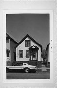 1526 W MINERAL ST, a Front Gabled house, built in Milwaukee, Wisconsin in .