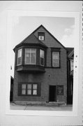 1537 W MINERAL ST, a Queen Anne house, built in Milwaukee, Wisconsin in 1896.