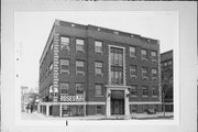 1525-1533 E ROYALL PL/1749-1751 N FARWELL AVE, a Neoclassical/Beaux Arts apartment/condominium, built in Milwaukee, Wisconsin in 1922.