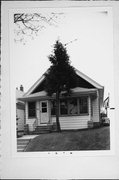 1827 E RUSK AVE, a Front Gabled house, built in Milwaukee, Wisconsin in 1917.