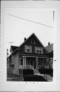 1913-13A E RUSK AVE, a Front Gabled duplex, built in Milwaukee, Wisconsin in 1906.
