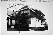 427-29 E RUSSELL AVE, a Craftsman duplex, built in Milwaukee, Wisconsin in .