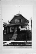 623-23A E RUSSELL AVE, a Front Gabled duplex, built in Milwaukee, Wisconsin in 1914.