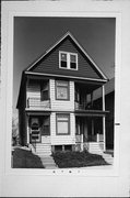 634-636 E RUSSELL AVE, a Front Gabled duplex, built in Milwaukee, Wisconsin in 1905.