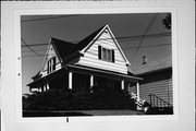 2608-10 S SHORE DR, a Front Gabled duplex, built in Milwaukee, Wisconsin in 1896.