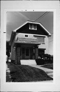2632-34 S SHORE DR, a Arts and Crafts duplex, built in Milwaukee, Wisconsin in 1924.