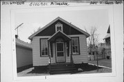 2641 S SHORE DR, a Front Gabled house, built in Milwaukee, Wisconsin in 1900.