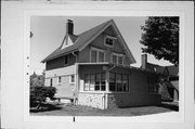 2757 S SHORE DR, a Arts and Crafts house, built in Milwaukee, Wisconsin in 1906.