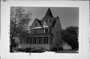 2789 S SHORE DR, a Queen Anne house, built in Milwaukee, Wisconsin in 1903.