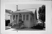 2979 S SHORE DR, a Bungalow house, built in Milwaukee, Wisconsin in 1915.