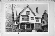 2359 N WAHL AVE, a Queen Anne house, built in Milwaukee, Wisconsin in 1909.