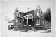323 W WALKER ST, a Queen Anne house, built in Milwaukee, Wisconsin in 1911.