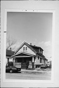 1538 W WALKER ST, a Front Gabled house, built in Milwaukee, Wisconsin in .