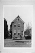 1831-1831A N WARREN AVE, a Front Gabled duplex, built in Milwaukee, Wisconsin in .