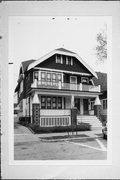 1845-1847 N WARREN AVE, a Craftsman duplex, built in Milwaukee, Wisconsin in 1925.