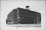 224 W WASHINGTON ST, a Astylistic Utilitarian Building industrial building, built in Milwaukee, Wisconsin in 1909.
