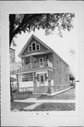 315-317 W WASHINGTON ST, a Front Gabled duplex, built in Milwaukee, Wisconsin in 1909.