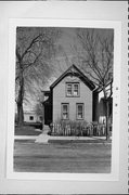 718 W WASHINGTON ST, a Gabled Ell house, built in Milwaukee, Wisconsin in .