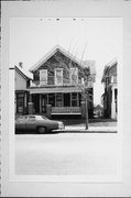 927 W WASHINGTON ST, a Cross Gabled house, built in Milwaukee, Wisconsin in .