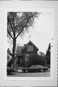 1011 W WASHINGTON ST, a Gabled Ell house, built in Milwaukee, Wisconsin in .