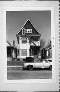 1116 W WASHINGTON ST, a Front Gabled house, built in Milwaukee, Wisconsin in .